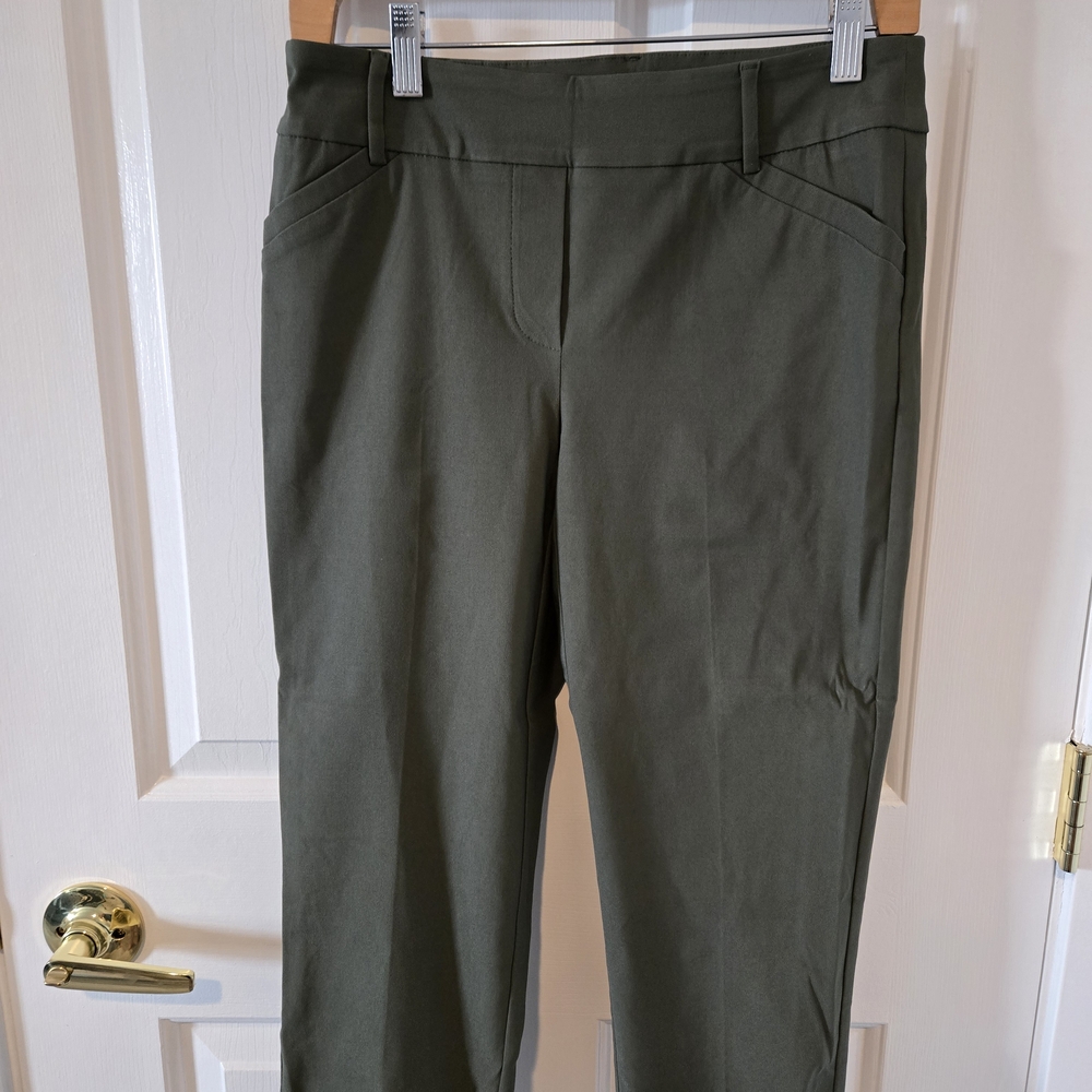 Reitmans Khaki Green Capri Pants